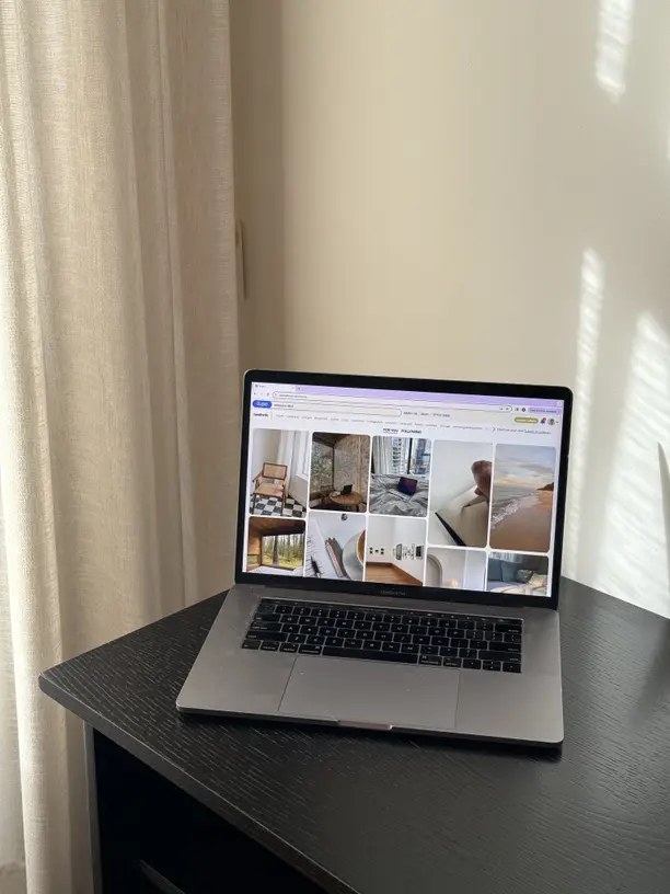Customer using AI search for service businesses on a laptop